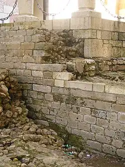 Vestiges de la muraille romaine autour de San Isidoro.