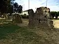 Vestiges du château de Brieux, détruit pendant la Seconde Guerre mondiale.