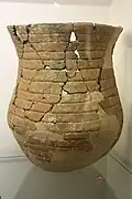 Vase campaniforme d'Ifs à décor de cordelettes, IIIe millénaire.