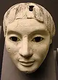 Portrait funéraire. Égypte romaine, IIe&nbsp;siècle. Plâtre stucqué, yeux incrustés. Musée de Picardie