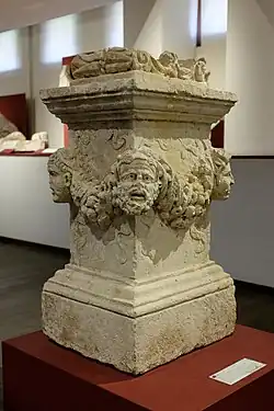 Autel de calcaire (Musée Saint-Raymond, Ier&nbsp;siècle).