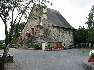 Le bâtiment accueillant le musée de l'ardoise.