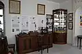 Dans l'ancien magasin devenu musée, les meubles à décor de bergamote, cartonnages et autres emballages proviennent de la confiserie Lefèvre-Denise.