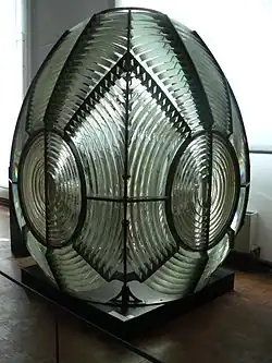 Optique de phare Fresnel, 1894 (Inv. 19 PA 51 D).