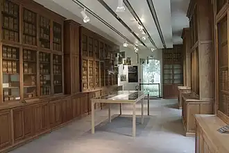 Salle des plaques.