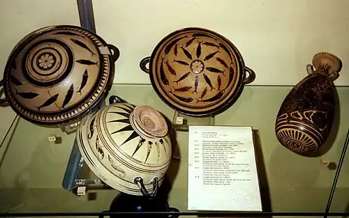 Céramiques provenant d'une tombe de l'arsenal de Tarente, vers -580.