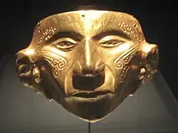 Masque anthropomorphe. Or, 8,7 x 12,7 cm. Tierradentro, Páez (Cauca), 200 AEC - 900 EC