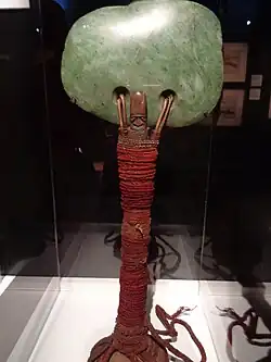 Artéfact conservé au musée du Havre, exposé en 1990.