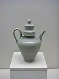 Vase en pierre avec un vernis vert, dynastie des Song du Nord, Xe ou XIe&nbsp;siècle.