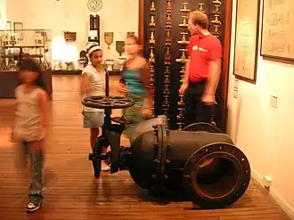 Dans le musée.
