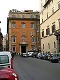 Façade du palais donnant sur la place des Santi Apostoli.