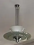 Luminaire d'origine situé dans le salon