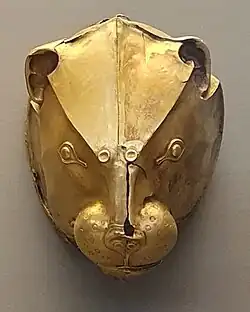 Rhyton en or à tête de lion (el). Tombe IV, NAMA 273, XVIe siècle av. J.-C.