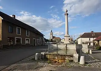 La fontaine.