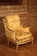 Bergère en confessionnal de style Transition, réplique d'un modèle d'époque.