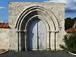 Portail sud du cimetière.