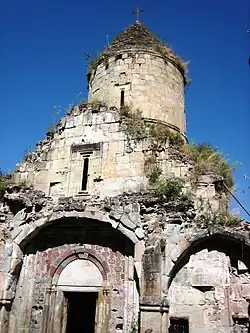 Façade occidentale de Sourp Astvatsatsin, avec son portail.