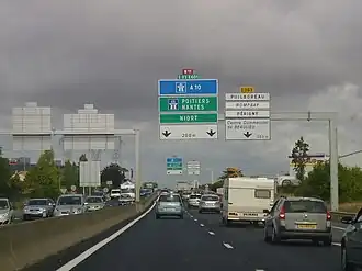 La RN 11 vers Poitiers et Niort avant la sortie avec la RD 263, à la sortie de La Rochelle.