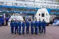 Les astronautes sélectionnés pour les premières missions du Commercial crew program devant leur capsule lors de leur assignation en août 2018.
