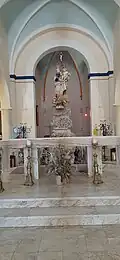 Statue de la Vierge à l'enfant.