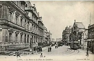 La Place des Cordeliers et la Bourse, dans les années 1910. Les tramways de Lyon animaient la rue.