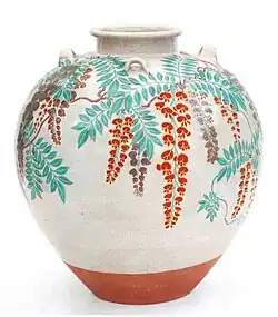 Nonomura Ninsei. Jarre « à feuilles de thé » chatsubo. Branches de glycine. Grès, émaux polychromes et or sous couverte, H 28,8 cm. Kyoto, mi XVIIe&nbsp;siècle. musée d'art MOA, Atami.