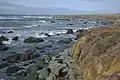 bord de mer déchiqueté par des rochers basaltiques