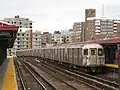 Un train R62 sur la ligne 4, en 2007