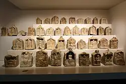Naïskoï exposés.