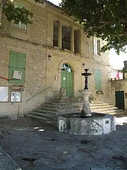 La mairie.