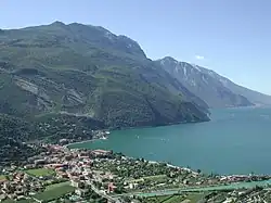 La pointe nord du lac de Garde, le point le plus bas du Trentin (65&nbsp;m d'altitude).
