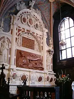 Chapelle de la Vierge avec le monument funéraire du roi Étienne Báthory.