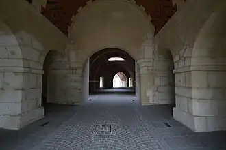 Appareillage des pavés en spires concentriques ou en arcs de cercle.
