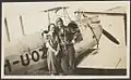 Nancy Bird et Jack Kingsfors-Smith devant un de Havilland DH.60M Moth