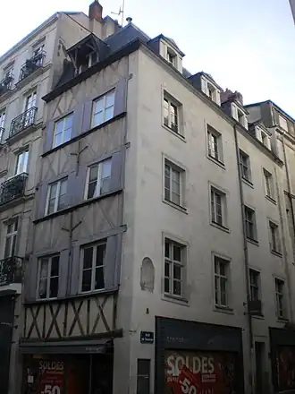 Immeuble situé au no&nbsp;2, inscrit aux monuments historiques