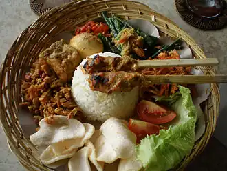 Image illustrative de l’article Nasi campur