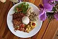 Nasi campur balinais.