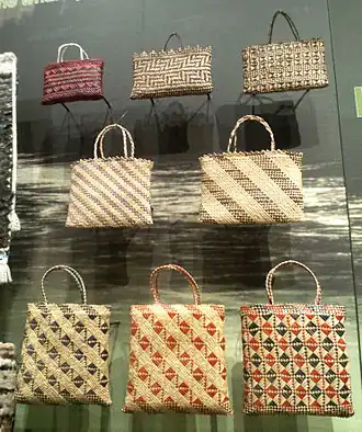 Kete Whakairo (Kete (basket)&nbsp;(en)) traditionnel maori, National Museum of Ethnology, Osaka, Japan