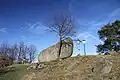 Bloc de pierre naturel au sud-est du bourg