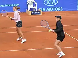Martina Navratilova et Barbora Zahlavova-Strycova ! Photo prise lors de l'ECM Prague Open 2006 (www.pragueopen.cz) - Prague, mai 2006.