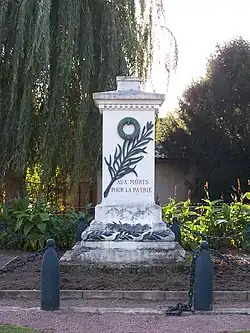 Le monument aux morts.