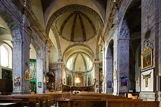 La nef de l'église paroissiale Notre-Dame-et-Saint-Nicolas