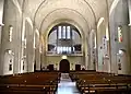 La nef vue depuis le chœur de l'église. On voit l'orgue de tribune Jacquot-Lavergne (1957).