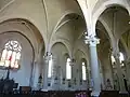 La nef et le transept sud.