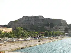 Fort Neuf vu à distance.