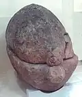 Sarcophage en pierre du Néolithique, (musée de Bali (en)).
