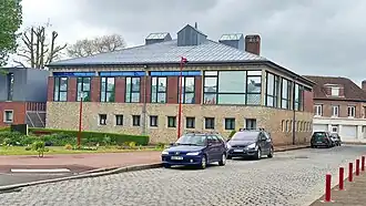 Le Centre des impôts.