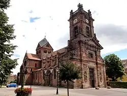 L'église abbatiale Saints-Pierre-et-Paul.