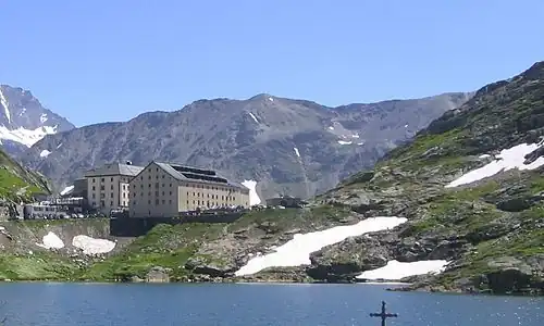 Vue depuis le lac.