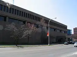 « Newhouse 2 »